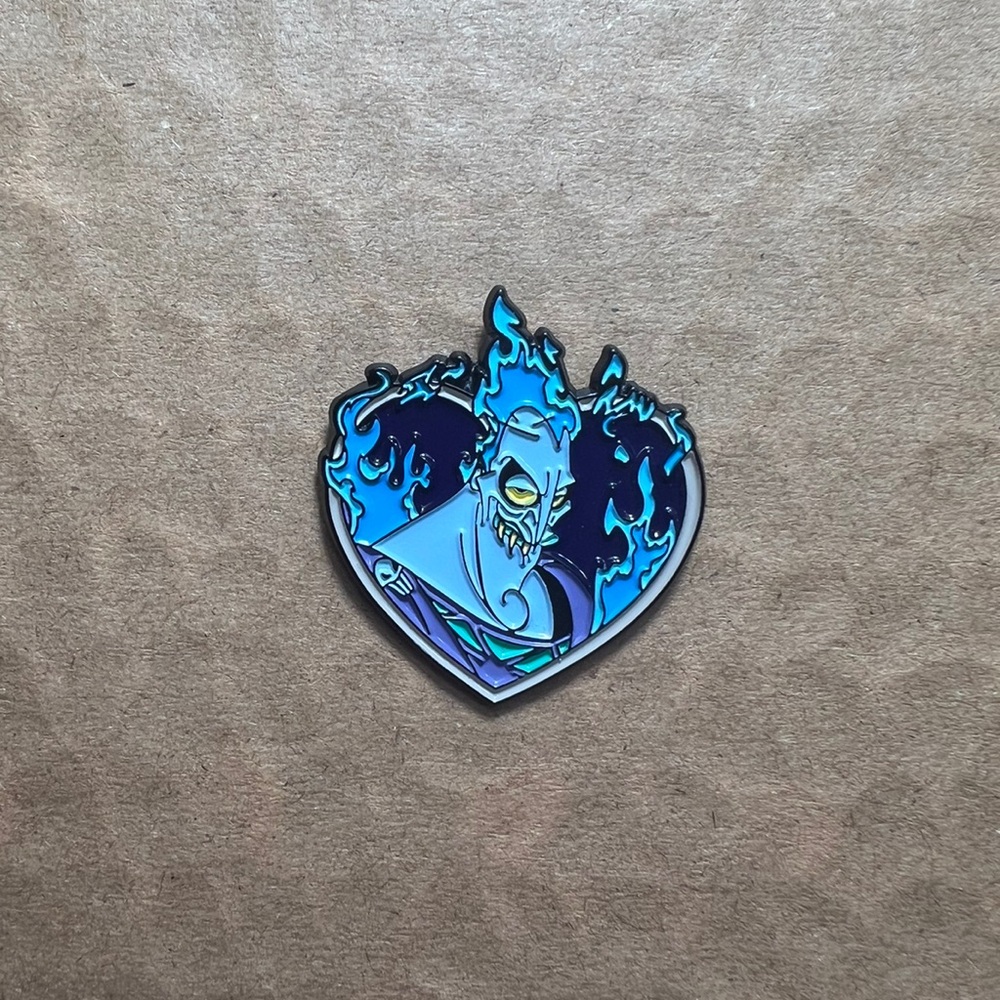 HADES HEART ON FIRE FANTASY ENAMEL PIN - Picture 4 of 9